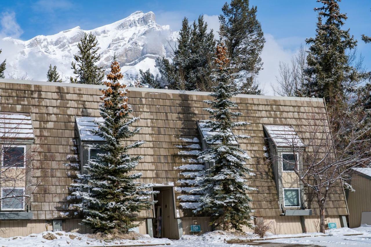 Tunnel Mountain Resort Банф Экстерьер фото